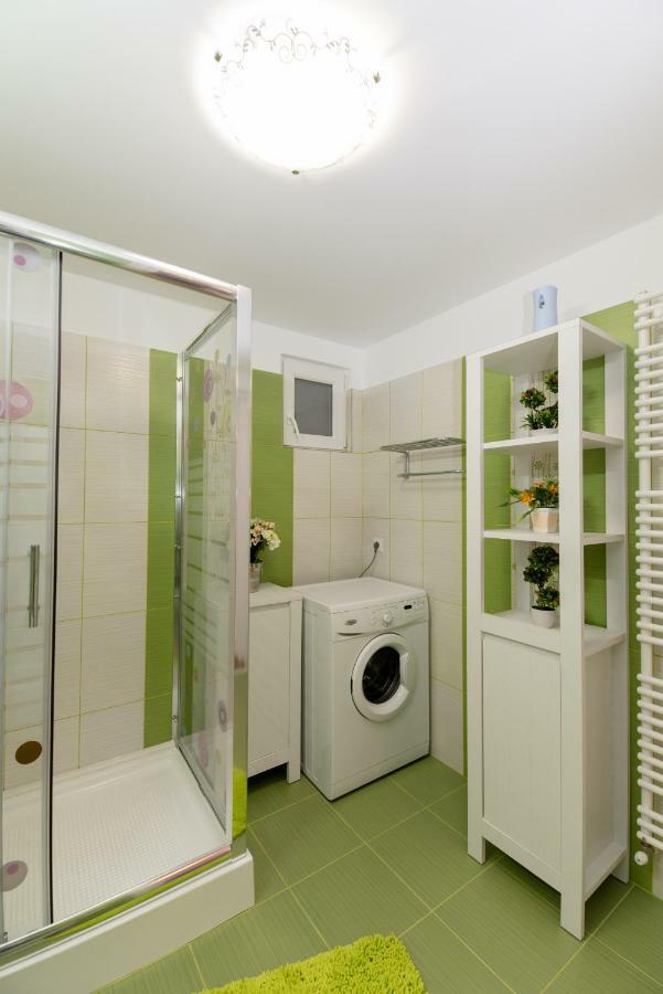 Queen Holiday Apartment Bucureşti Exterior foto